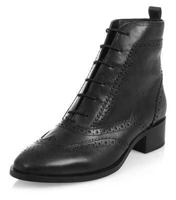 pointed toe knee high boots