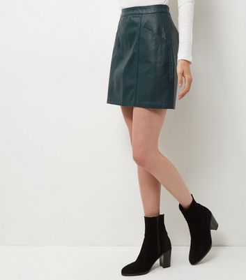 dark green mini skirt outfit