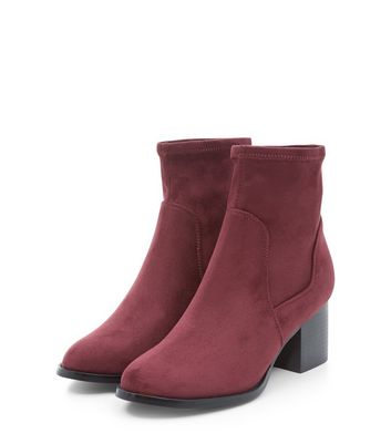http://media.newlookassets.com/i/newlook/380962862D1/teens/shoes-and-boots/boots/teens-dark-red-block-heel-ankle-boots/?$plp_3_row$