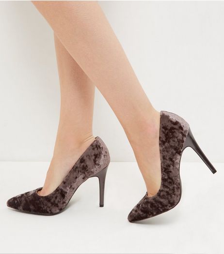 Wide Fit Grey Velvet Court Shoes | New Look