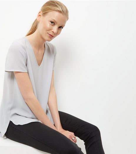 Pale Grey V Neck Dip Hem T-Shirt | New Look