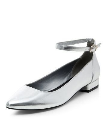 silver wide width pumps
