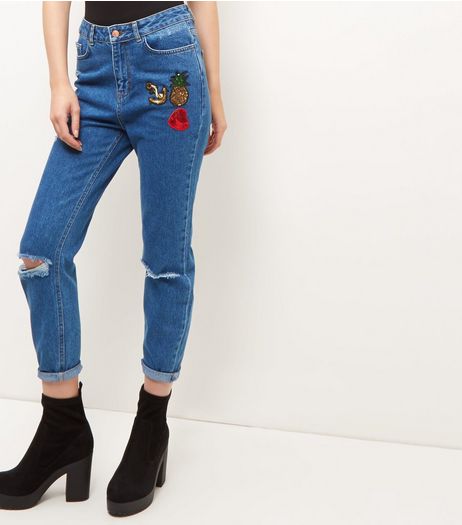 Blue Sequin Badge Ripped Knee Mom Jeans | New Look