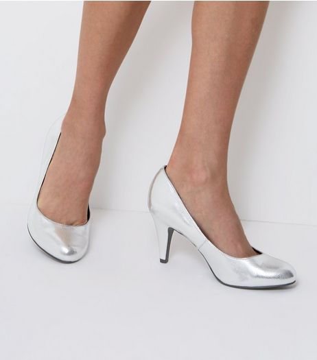 Wide Fit Silver Metallic Court Shoes | New Look