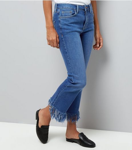 Petite Blue Extreme Fray Hem Flared Jeans | New Look