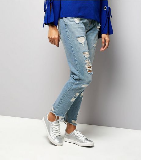 Petite Blue Extreme Ripped Tori Mom Jeans | New Look