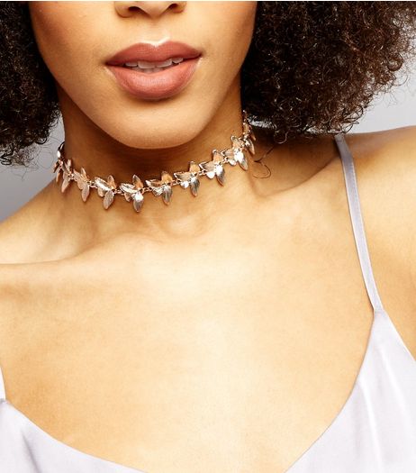 Rose Gold Textured Flower Choker | New Look