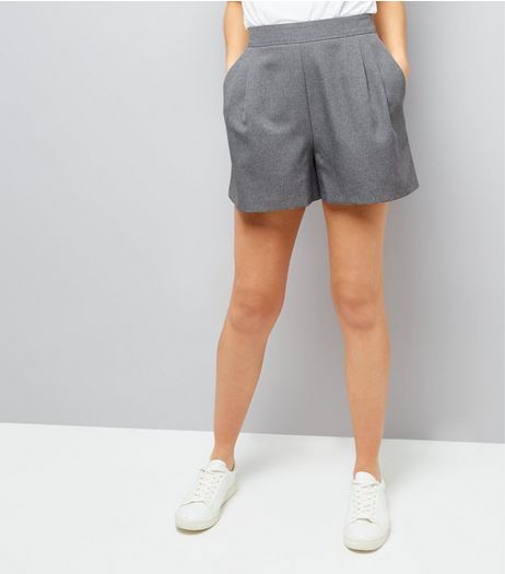 Grey Tailored Pleated Shorts | New Look
