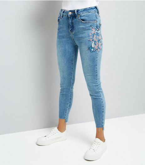 Petite Blue Bird Embroidered Skinny Jeans | New Look