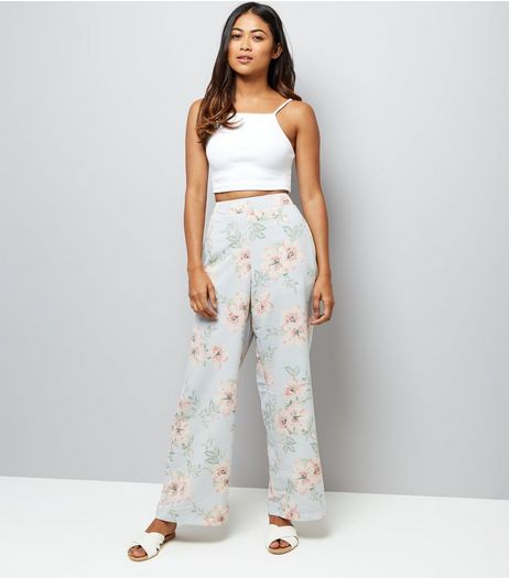 Petite Pale Grey Floral Print Wide Leg Trousers | New Look